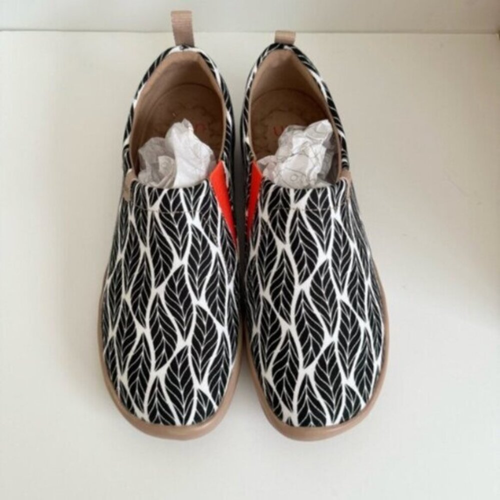 UIN Size 6.5 Slip On Shoes Canvas Comfortable Loafers Beyond The Shadow